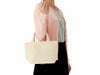 手提げにしたオーガニックコットンキャンバストート(S)ナチュラル