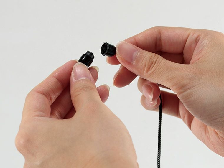 エマージェンシーホイッスルのストラップ取り外し