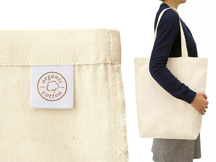 オーガニックコットンバッグ(L)ナチュラルの肩掛けのイメージ画像とタグ