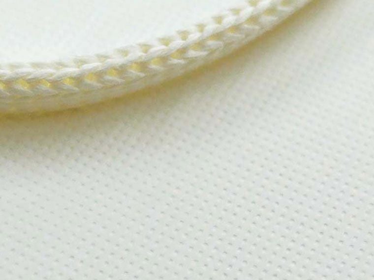 クラフトエンボスバッグ　M-Wのホワイト色の表面