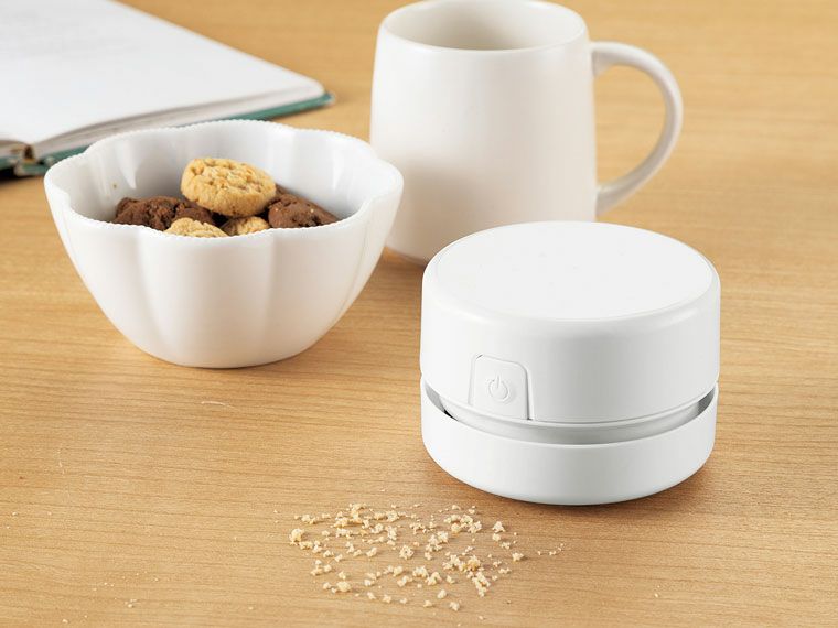 コンパクト卓上クリーナーでお菓子くず取り