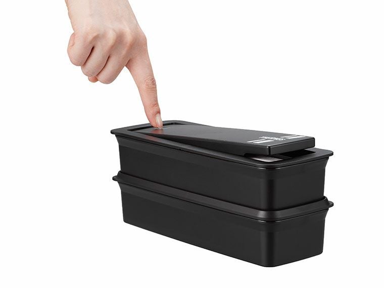 フタの隅を押すと簡単に開きます