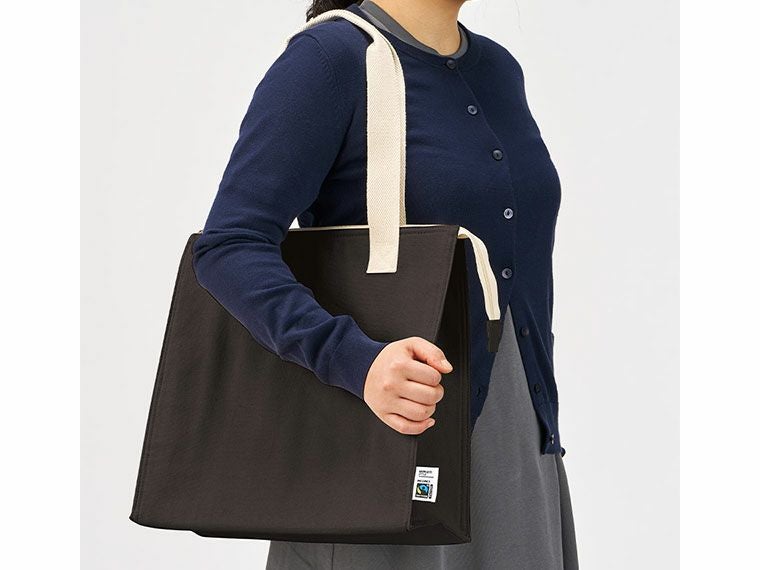 肩掛けた時のサイズ感