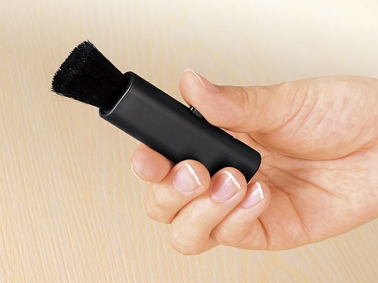 ポータブルブラシクリーナー使用イメージ