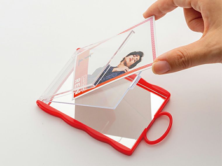 カードホルダーコンパクトミラー使用イメージ