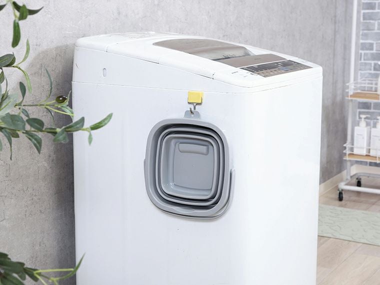  折りたたみバケツ5Lにはフック付きです