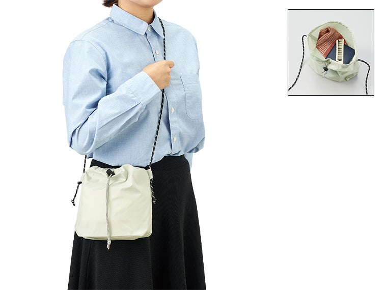 ファインライトポリ巾着ショルダーの使用イメージ