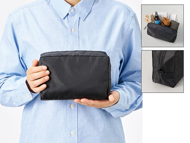 リップストップスクエアポーチ（L）を手に持ったサイズ感