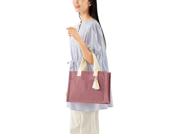 リクス　タッセルジュートバッグの使用イメージ