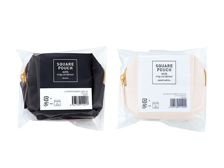 リングカラビナ付きスクエアポーチはブラックとパールホワイトの2色展開です