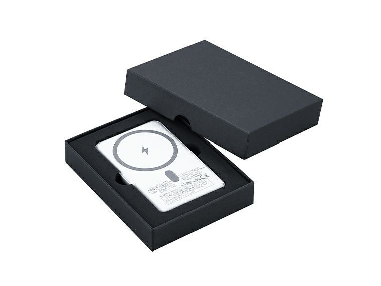 マグネット式ワイヤレスバッテリー5000（マグネットリング付き）の化粧箱入り画像