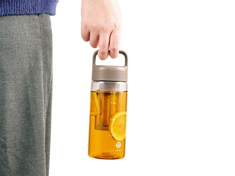 ブラック~ホワイト~モカベージュはハンドル付きなので持ち歩きしやすいです。