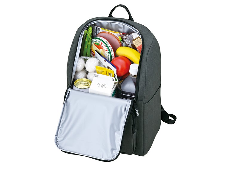 サーモス(THERMOS)RFP-016保冷バックパックの口元は前面に大きく開くので出し入れしやすいです。