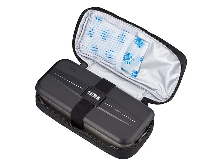 サーモス(THERMOS)品番レッシュランチボックスには専用保冷ポーチが付属しておりポーチには保冷剤用メッシュポケットがあります。