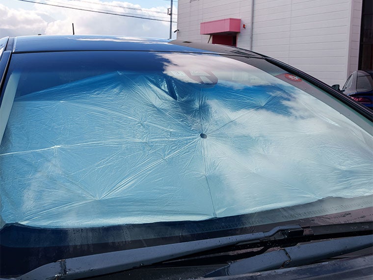 フロントサンシェードの使用イメージ