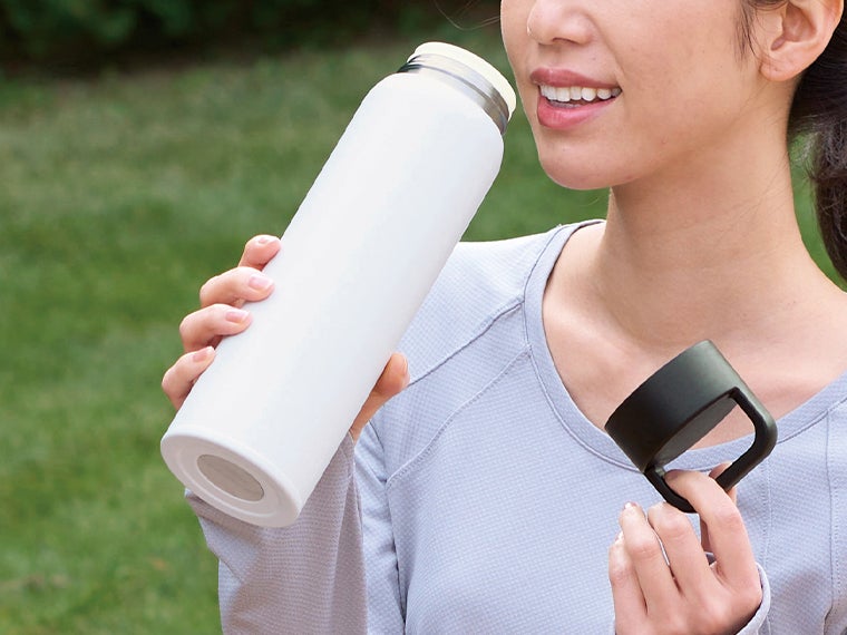 ハンドル付きスタイリッシュボトル７５０ｍｌの使用イメージ