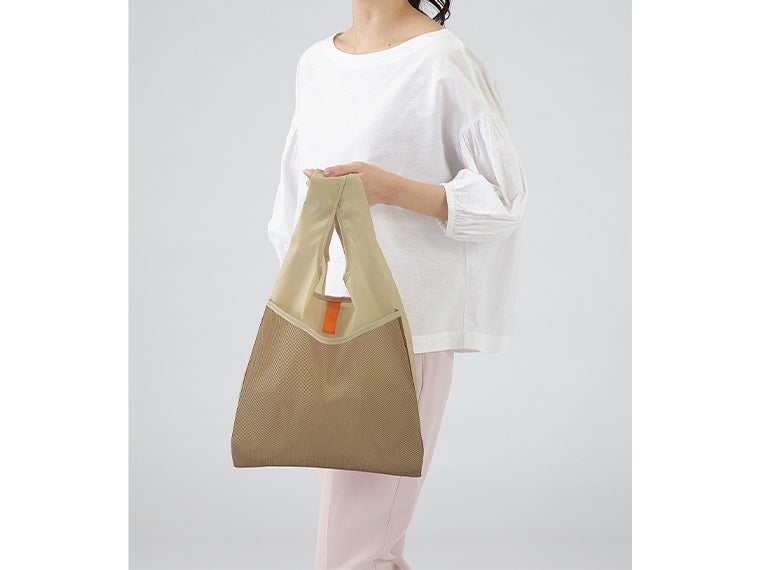 ミーロ／メッシュポケットエコバッグの使用イメージ