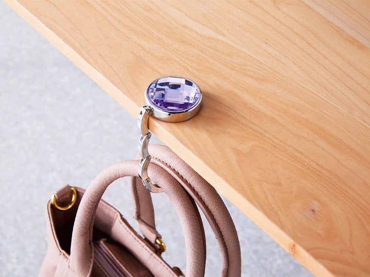 キラキラバッグハンガーの使用イメージ