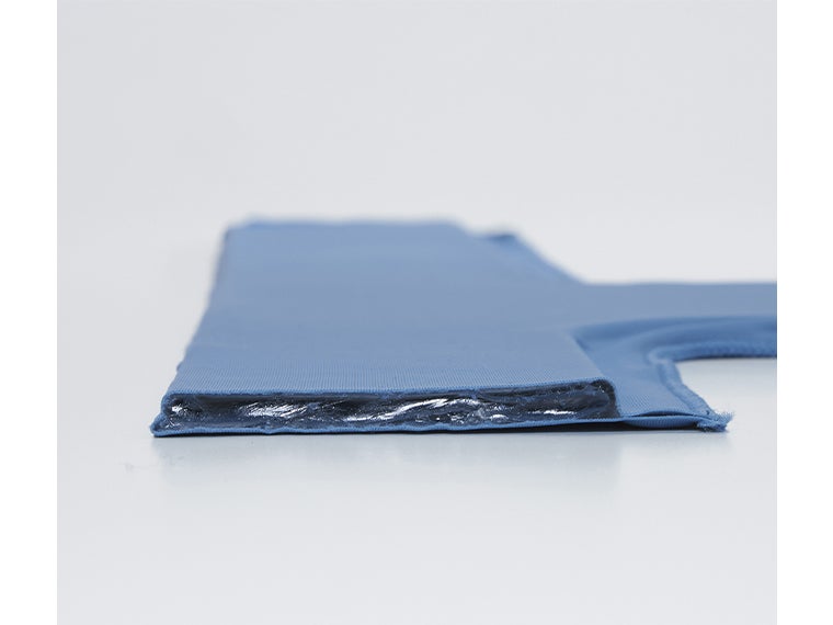 ひんやりゲルネッククーラーにはぷにぷにのゲルが入っております。