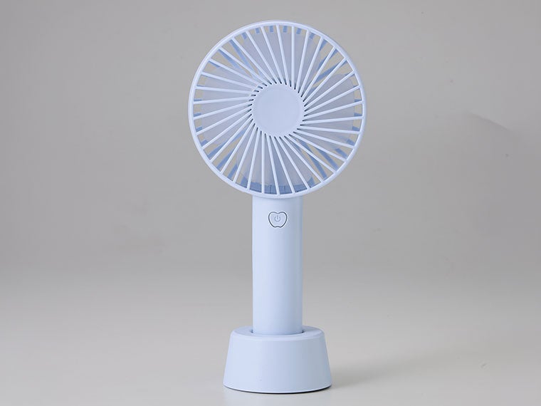 オル／USB充電式ハンディファンの本体カラーライトブルーの画像