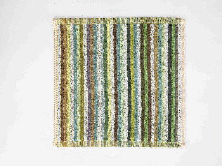 なないろ残糸ミニハンカチの本体カラーはグリーン系の画像