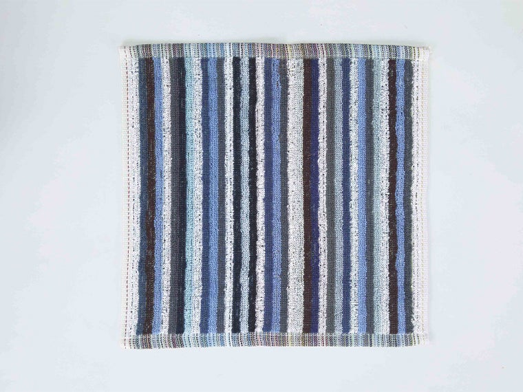 なないろ残糸ミニハンカチの本体カラーブルー系の画像