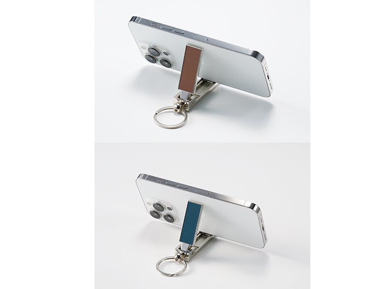 バッグハンガーになるスマホスタンドの使用イメージ1