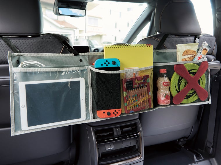 カーニモ バッグになる収納ロングポケットの車での使用イメージ