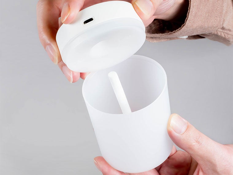 コンパクトUSB加湿器はシンプル構造で使いやすいです。