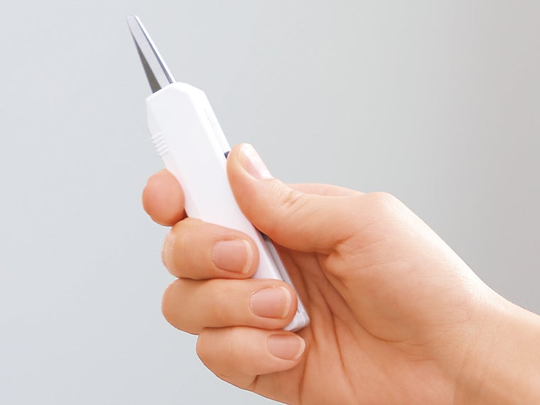携帯できるコンパクトはさみの使用イメージ
