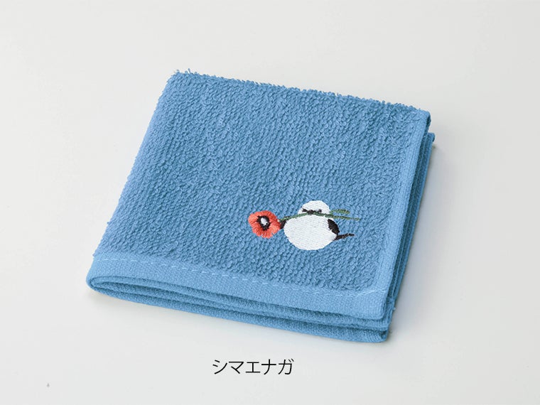 ステリオ 刺繍タオルハンカチの本体カラーブルーにはシマエナガが刺繍されています。