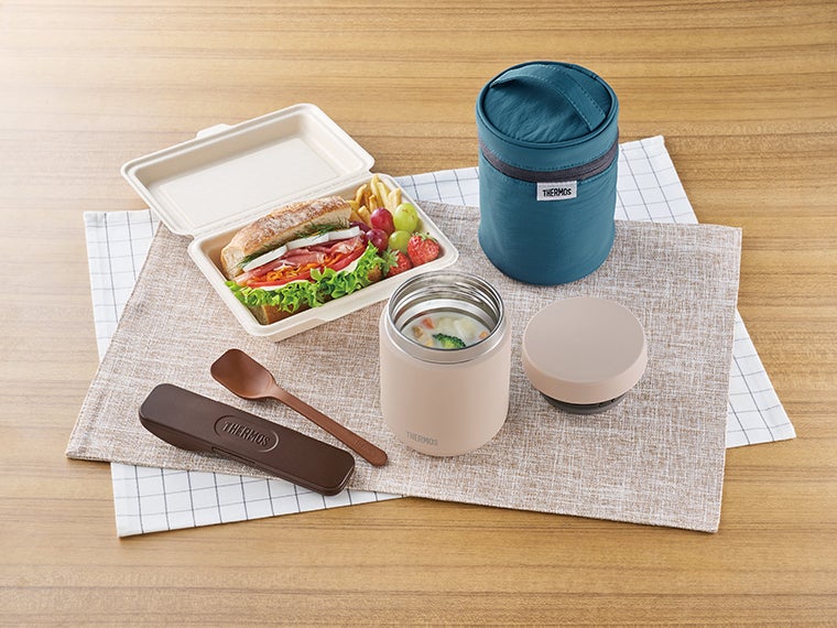 サーモス(THERMOS)JED-401真空断熱スープジャー 0.4Lの使用イメージ画像。