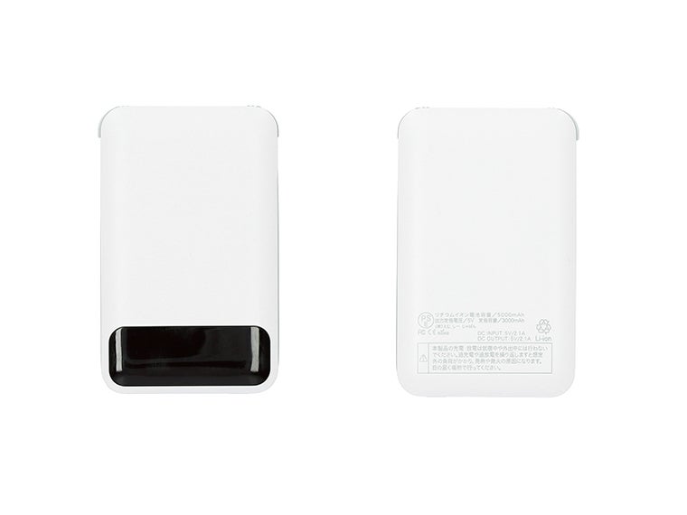 準個体モバイルバッテリー5000の表面と裏面の画像。