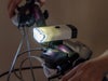 サイクルライトを機材に取り付けて使用した画像。