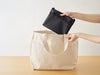 サコッシュはショルダーを取り外してポーチとしても使えます。