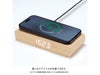 ウッドワイヤレスチャージャークロック10Wの使用イメージ画像。