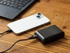 準固体モバイルバッテリー10,000mAhの使用イメージ。